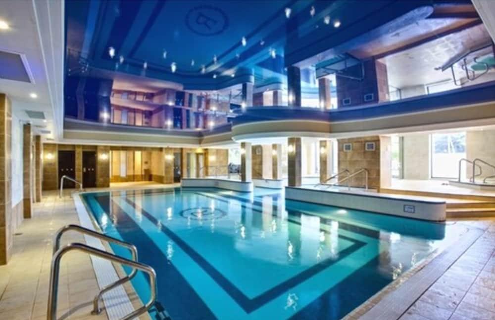 The Royal Hotel & Leisure Centre Брей Екстериор снимка