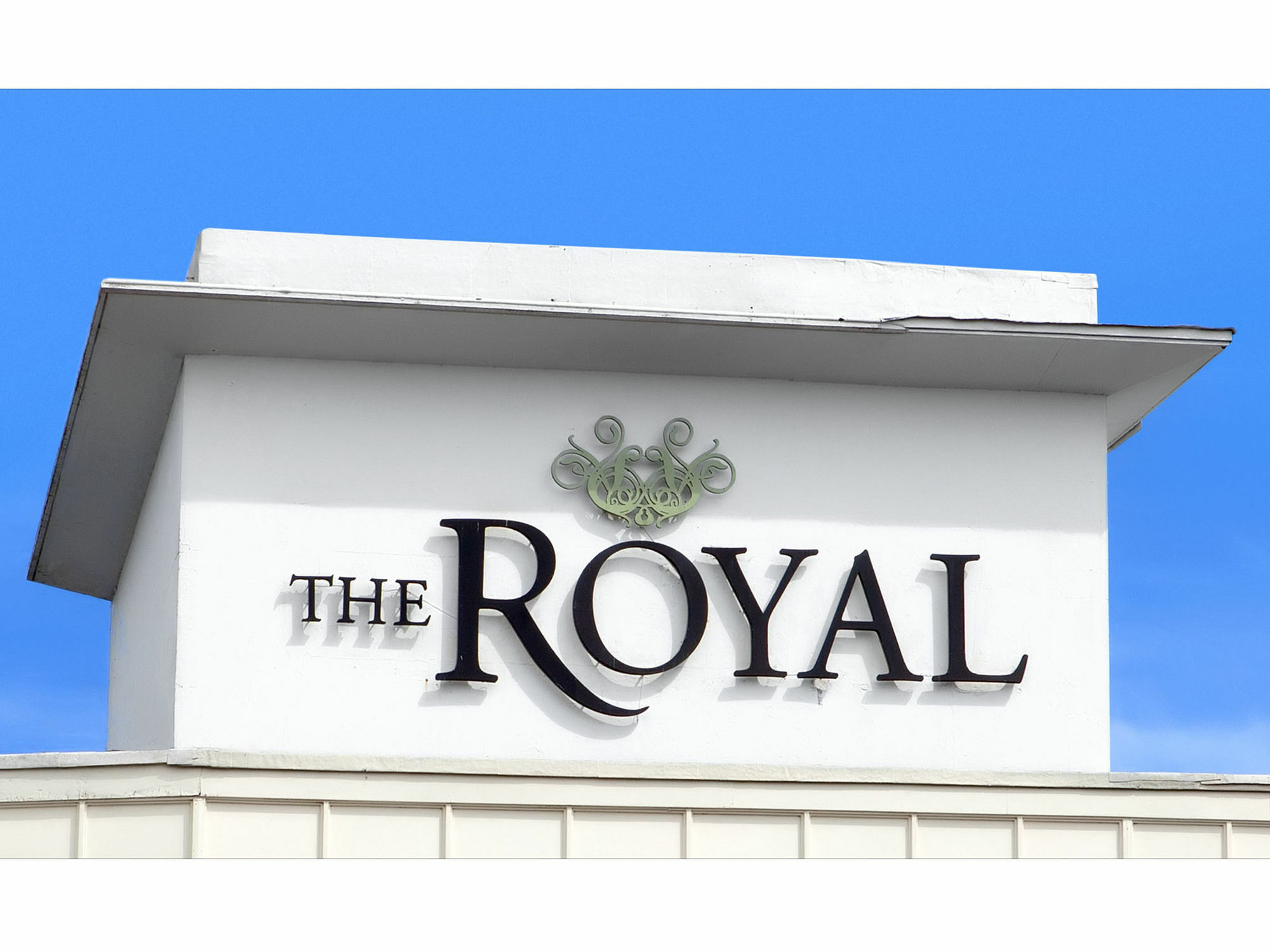 The Royal Hotel & Leisure Centre Брей Екстериор снимка